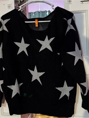 Black Star Knit Sweater - Brand: (unspecified)